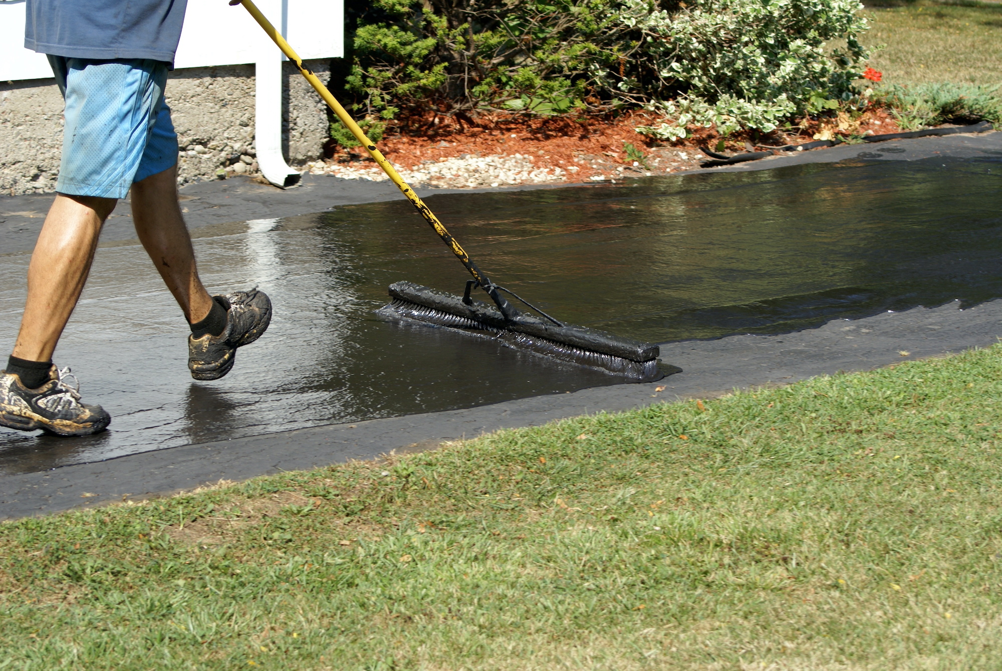 DRIVEWAY SEALCOATING